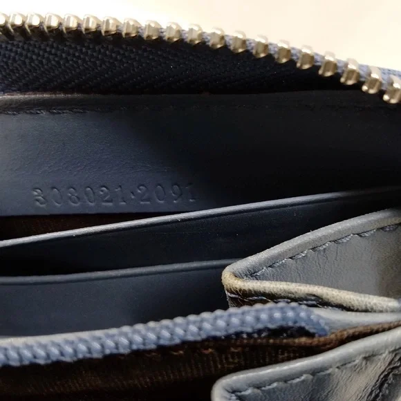 Gucci RARE! Blue Studded Women's Wallet - Sleek Everyday Clutch - Picture 7 of 9